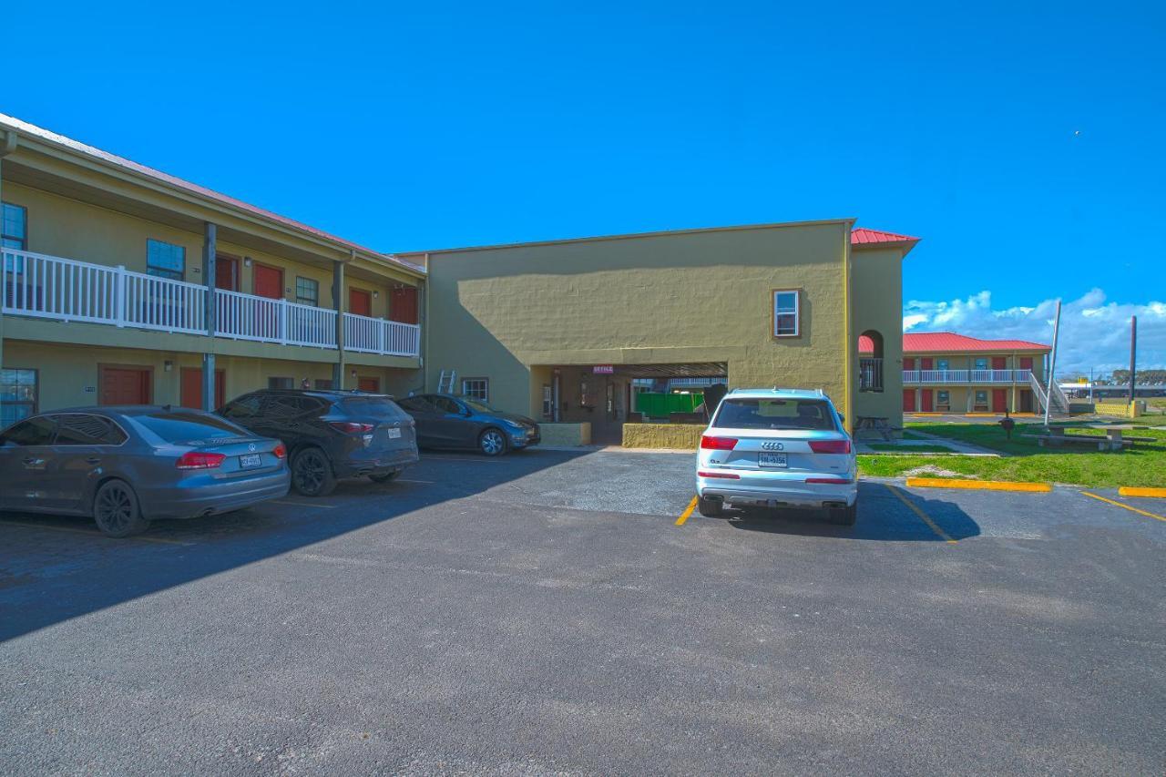 Days Inn By Wyndham Aransas Pass Eksteriør bilde